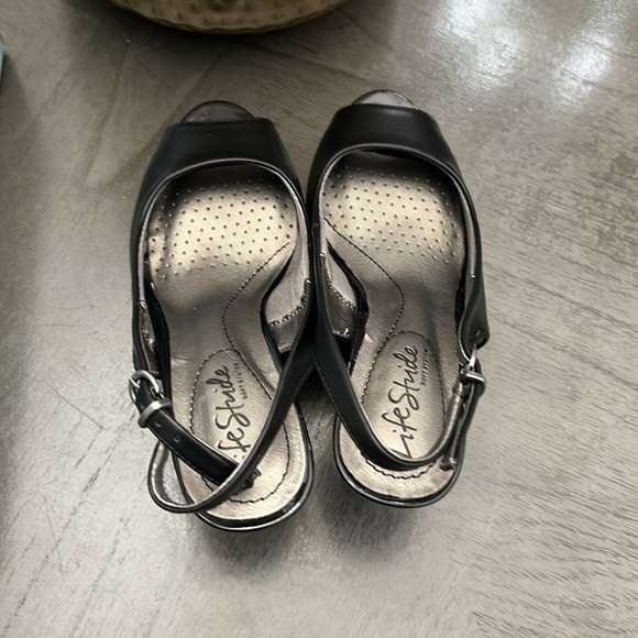 LifeStride Teller Sandal - Picture 7 of 11